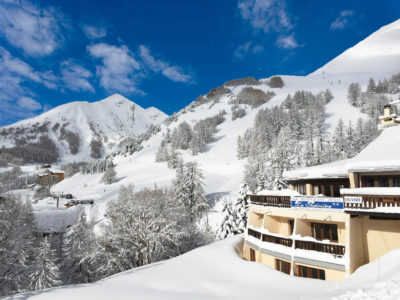 sestrière facade ciel bleu copie