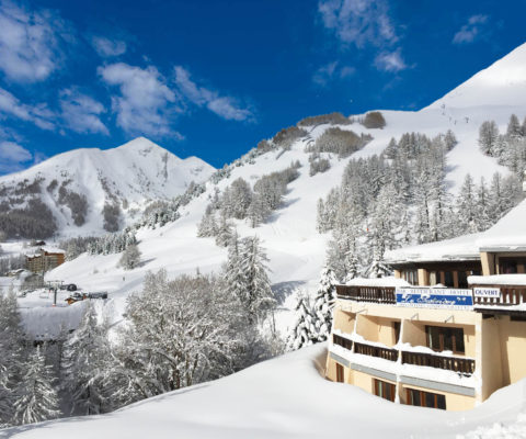 sestrière facade ciel bleu copie